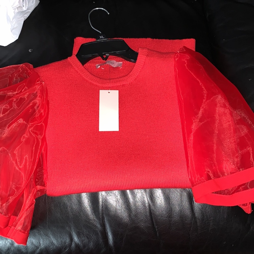 Red Top - Picture 4 of 5
